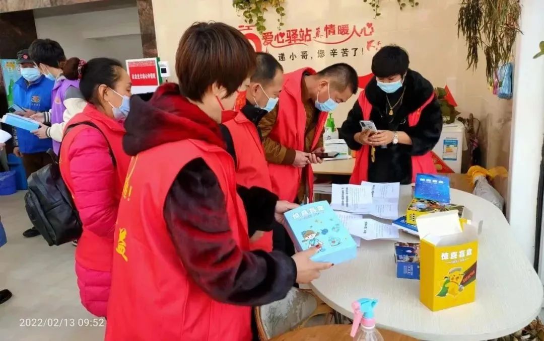 拆盲盒献爱心,为困境儿童圆微心愿