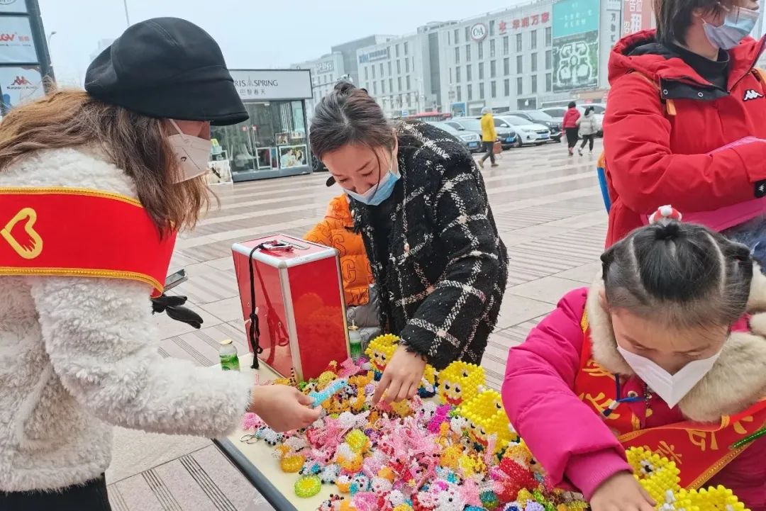 社会实践之爱心义卖,情暖大连【第七期 大连五四广场 】