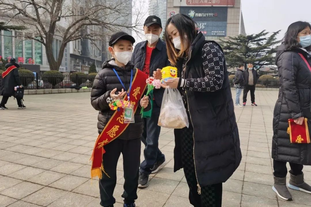 社会实践之爱心义卖,情暖大连【第七期 大连五四广场 】