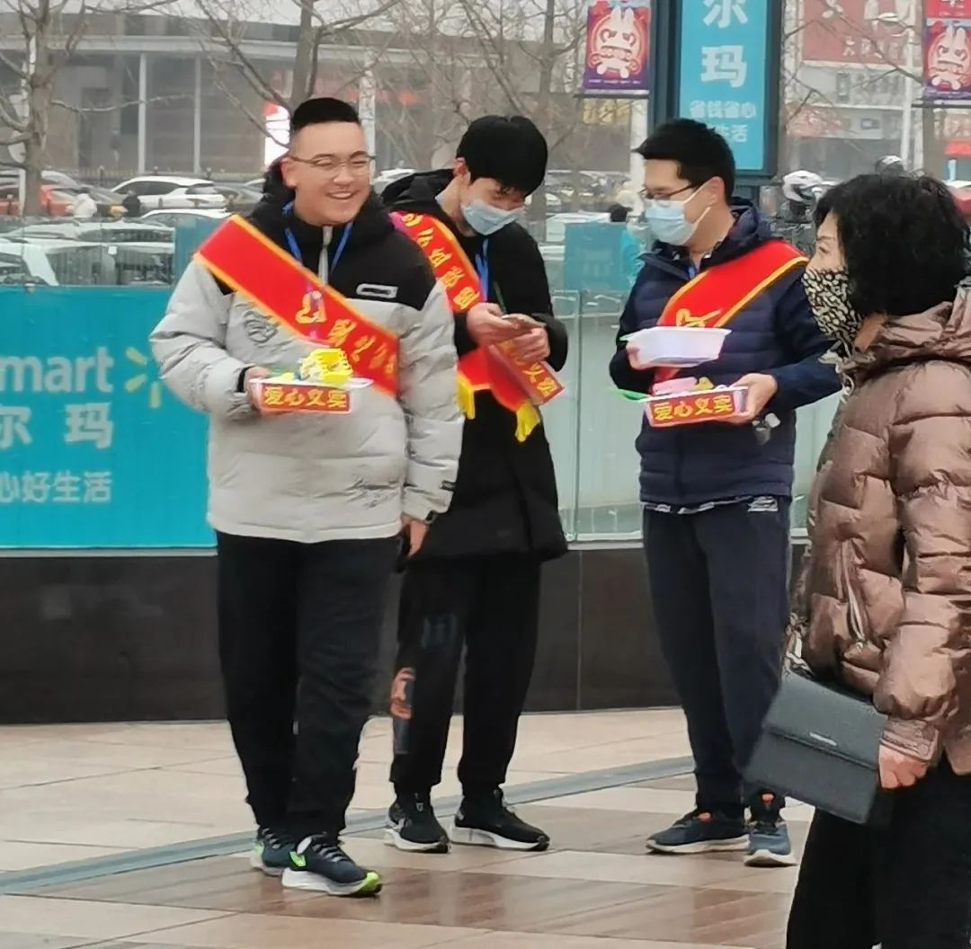 社会实践之爱心义卖,情暖大连【第七期 大连五四广场 】